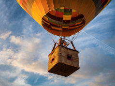 ¡Solo en un globo fuera de control! Globo