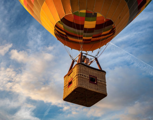 ¡Solo en un globo fuera de control! Globo
