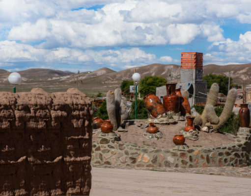 Casira: un pueblo alfarero Plaza del pueblo Casira